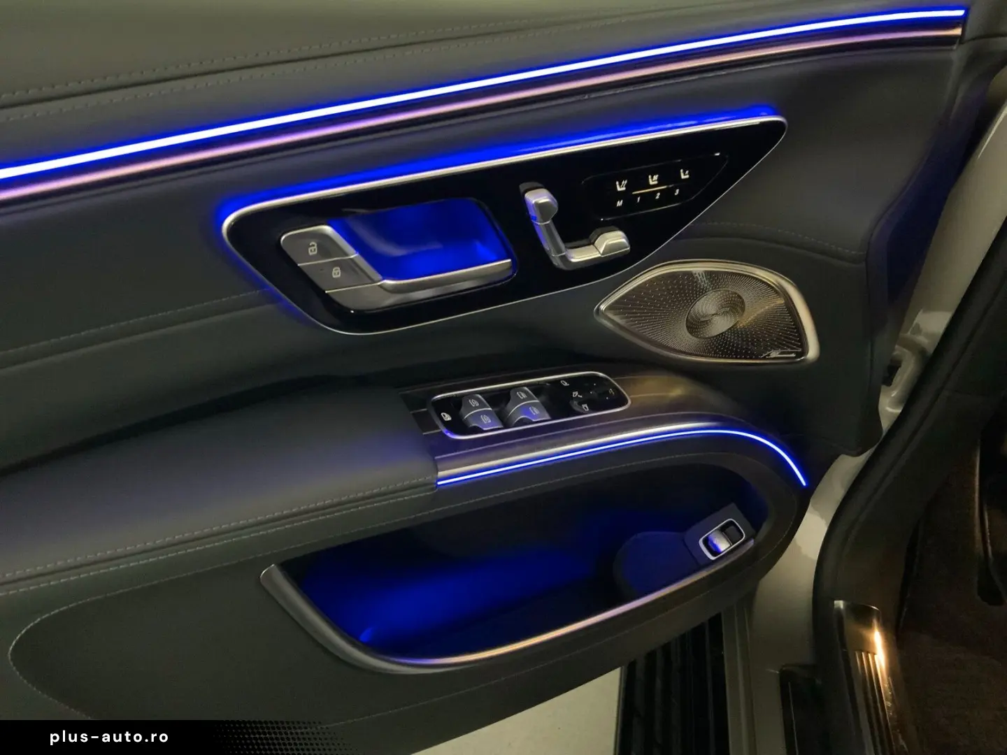 MERCEDES-BENZ Maybach EQS 680 SUV Night Series First-Class