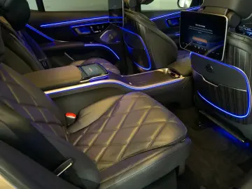 MERCEDES-BENZ Maybach EQS 680 SUV Night Series First-Class