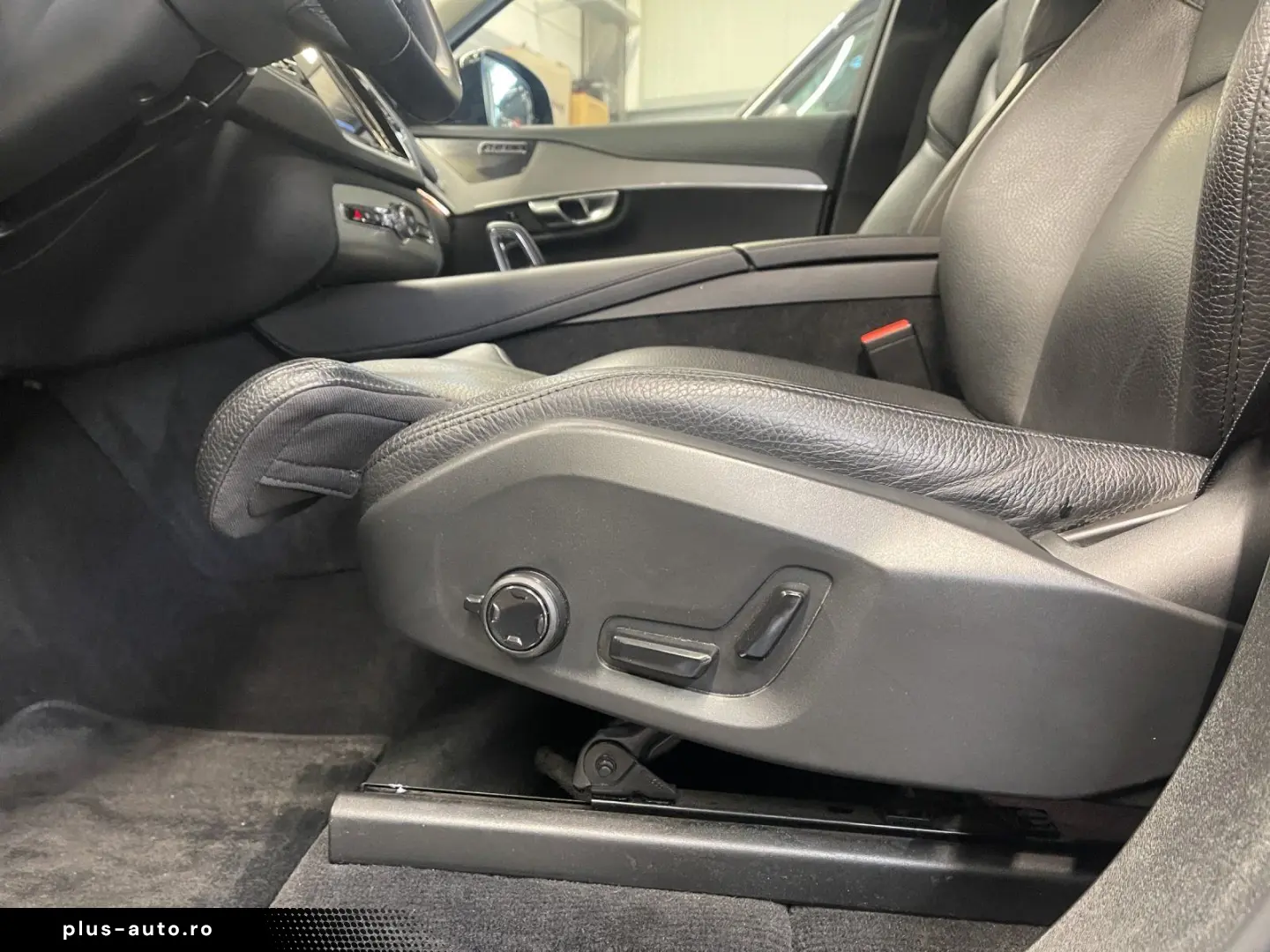 VOLVO XC90 B5 (Diesel) Plus Dark ACC AHK AUT Kam. Navi