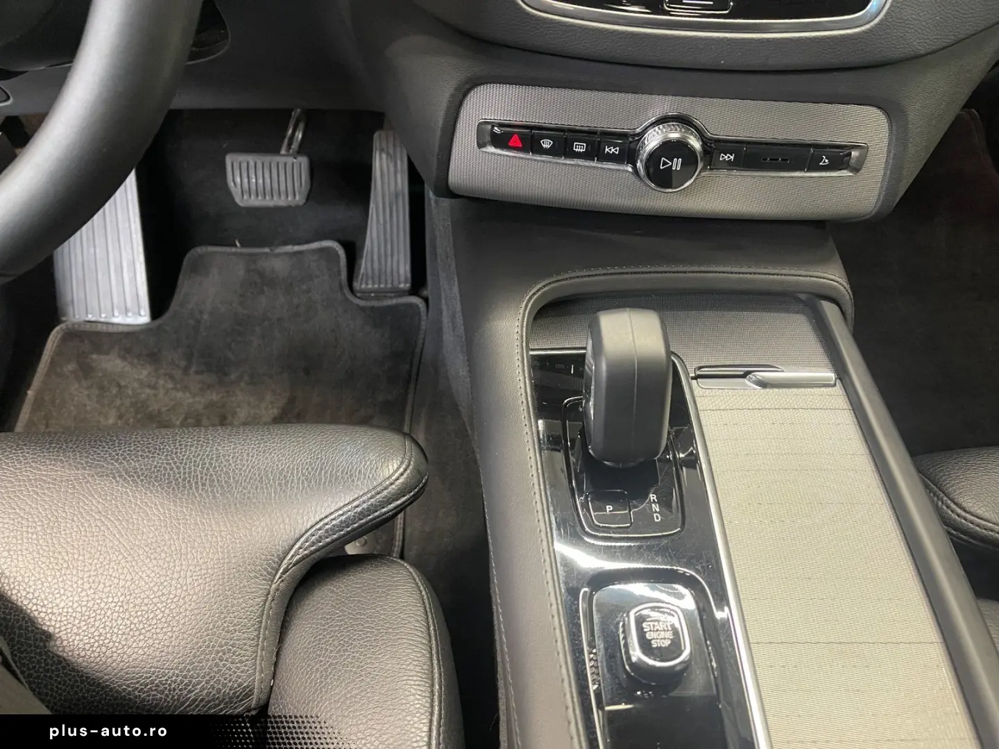 VOLVO XC90 B5 (Diesel) Plus Dark ACC AHK AUT Kam. Navi