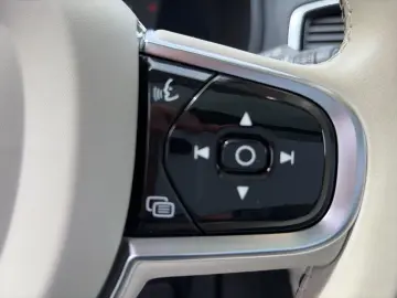 VOLVO XC90 Ultimate Bright Recharge Plug-In Hybrid AWD