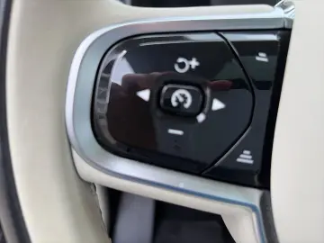 VOLVO XC90 Ultimate Bright Recharge Plug-In Hybrid AWD
