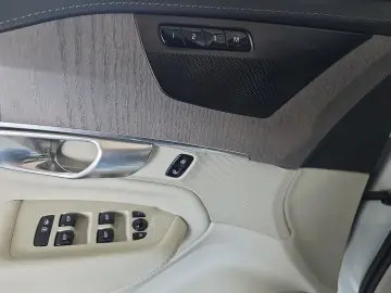 VOLVO XC90 T8 Ultimate Dark Recharge AWD Massage FourC