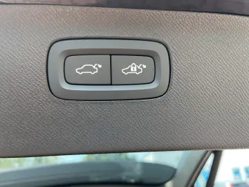 VOLVO XC90 T8 AWD Ultra Dark Auto
