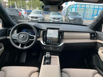 VOLVO XC90 T8 AWD Ultra Dark Auto