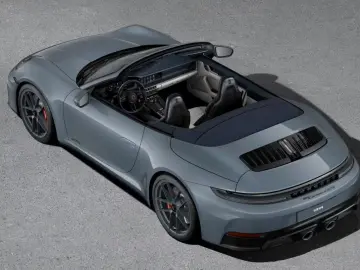 Porsche 992 911 Carrera 4 GTS Cabriolet