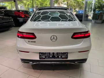 MERCEDES-BENZ E 300 Coupe AMG-Line Pano Leder RueFaK…