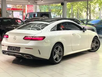 MERCEDES-BENZ E 300 Coupe AMG-Line Pano Leder RueFaK…