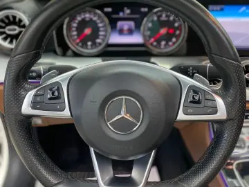 MERCEDES-BENZ E 300 Coupe AMG-Line Pano Leder RueFaK…