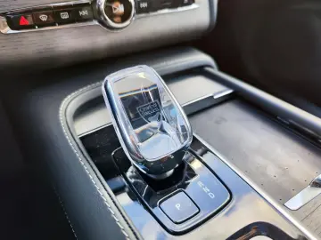 VOLVO XC90 B5 AWD Ultimate Bright 360 4C B&W HUD V-MAX
