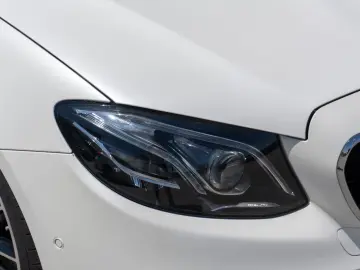 Mercedes-Benz E 300  AMG LINE  MULTIBEAM NIGHT