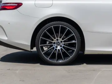 Mercedes-Benz E 300  AMG LINE  MULTIBEAM NIGHT