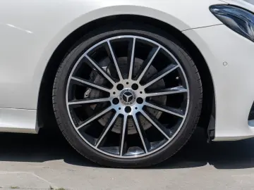 Mercedes-Benz E 300  AMG LINE  MULTIBEAM NIGHT