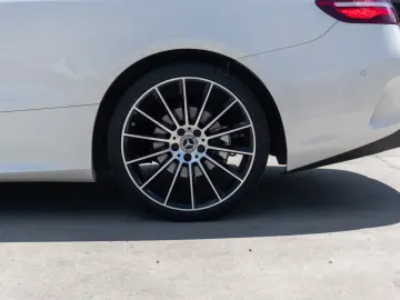 Mercedes-Benz E 300  AMG LINE  MULTIBEAM NIGHT