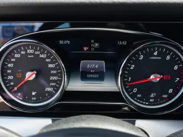 Mercedes-Benz E 300  AMG LINE  MULTIBEAM NIGHT