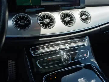Mercedes-Benz E 300  AMG LINE  MULTIBEAM NIGHT
