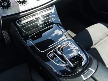 Mercedes-Benz E 300  AMG LINE  MULTIBEAM NIGHT