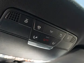 Mercedes-Benz E 300  AMG LINE  MULTIBEAM NIGHT