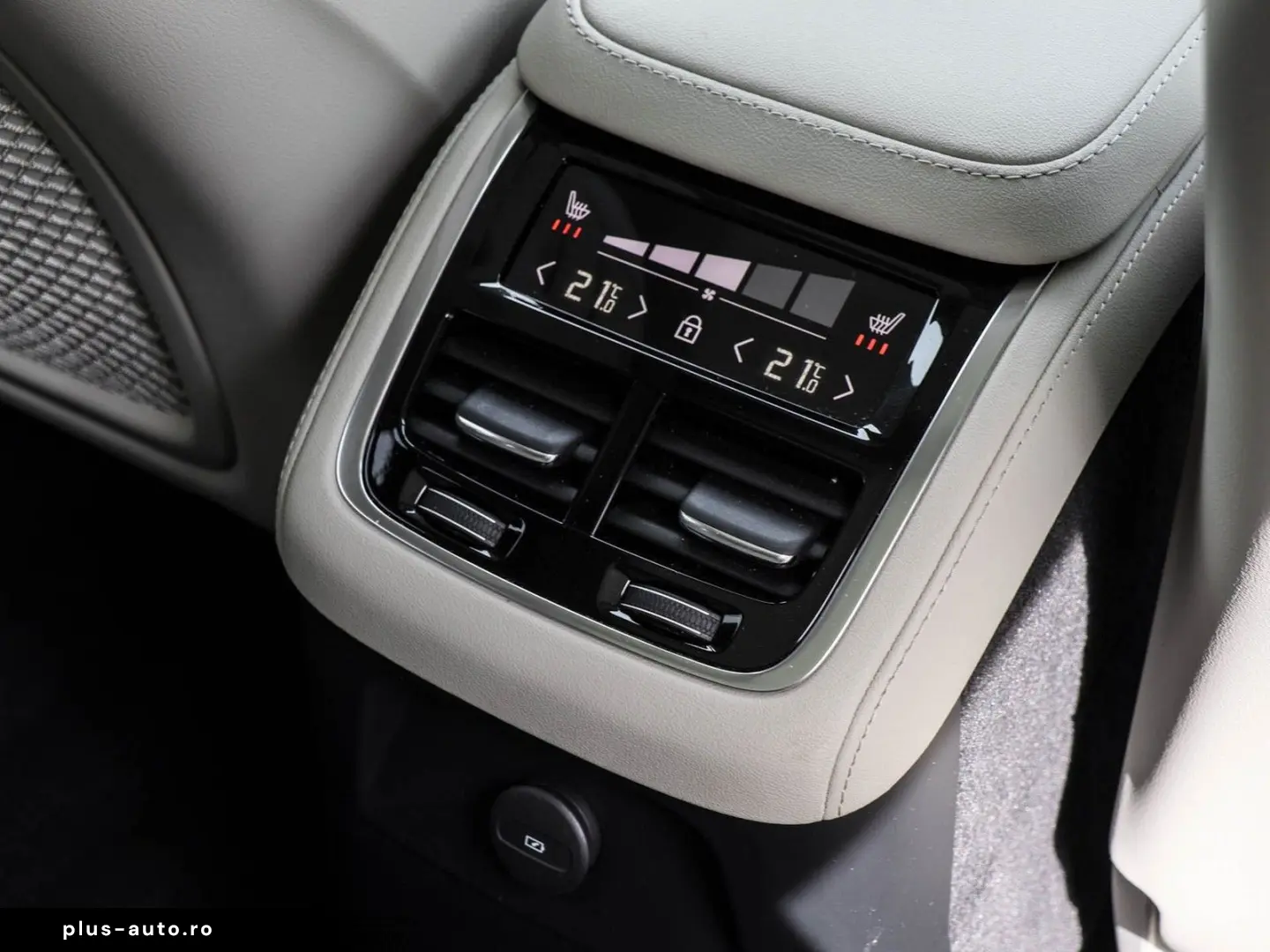 VOLVO XC90 T8 AWD Plus Dark NP 105.370 -  FOUR-C B&W A
