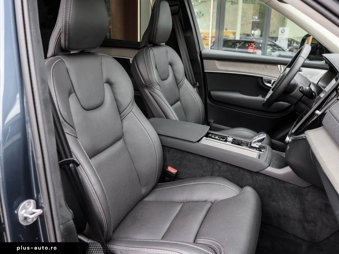 VOLVO XC90 T8 AWD Ultra Dark NP 106.430 -  FOUR-C MASS