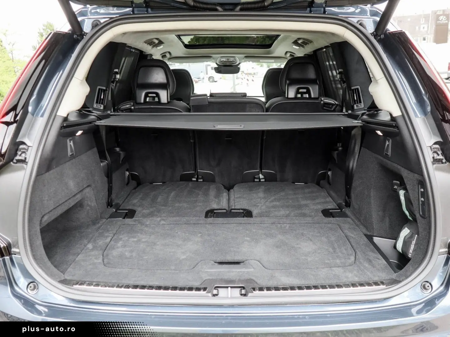 VOLVO XC90 T8 AWD Ultra Dark NP 106.430 -  FOUR-C MASS