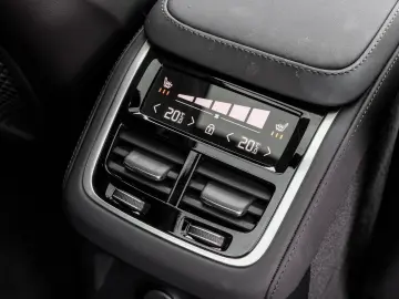 VOLVO XC90 T8 AWD Ultra Dark NP 106.430 -  FOUR-C MASS