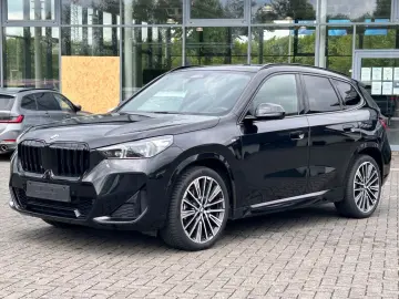 BMW X1 23 i xDrive M Sport   Glasdach   Leder   DAB