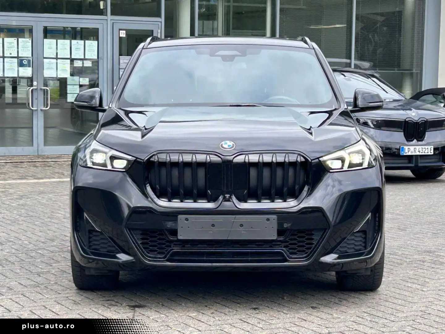 BMW X1 23 i xDrive M Sport   Glasdach   Leder   DAB