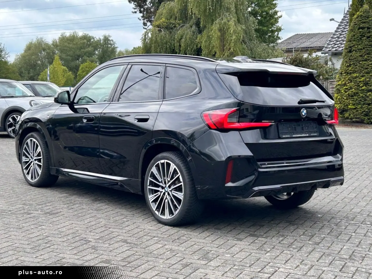 BMW X1 23 i xDrive M Sport   Glasdach   Leder   DAB