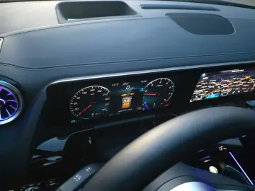 MERCEDES-BENZ GLA 45 AMG 4Matic Panorama ACC Burmest…