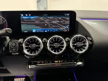 MERCEDES-BENZ GLA 250 4M AMG PANO NIGHT MULTIBEAM KA…