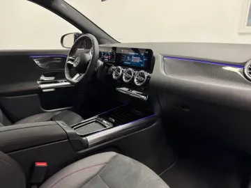 MERCEDES-BENZ GLA 250 4M AMG PANO NIGHT MULTIBEAM KA…