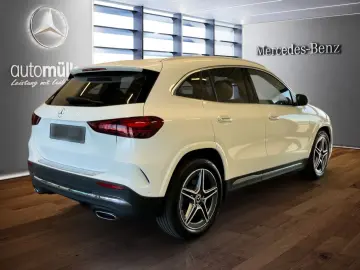 MERCEDES-BENZ GLA 250 4M AMG PREMIUM AHK PANO LHZ KE…