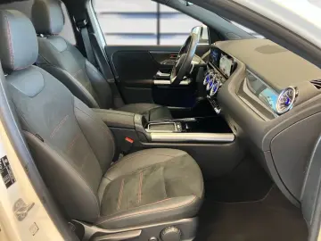 MERCEDES-BENZ GLA 250 4M AMG PREMIUM AHK PANO LHZ KE…