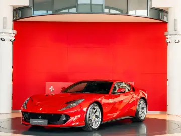 FERRARI 812 Superfast Rosso70Anni JBL Lift Apple-Carplay