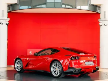 FERRARI 812 Superfast Rosso70Anni JBL Lift Apple-Carplay