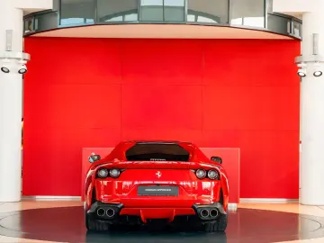 FERRARI 812 Superfast Rosso70Anni JBL Lift Apple-Carplay