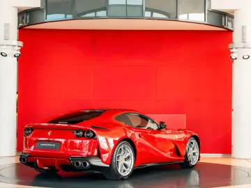 FERRARI 812 Superfast Rosso70Anni JBL Lift Apple-Carplay