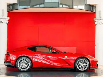 FERRARI 812 Superfast Rosso70Anni JBL Lift Apple-Carplay