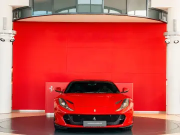 FERRARI 812 Superfast Rosso70Anni JBL Lift Apple-Carplay