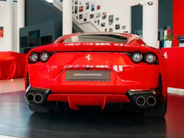 FERRARI 812 Superfast Rosso70Anni JBL Lift Apple-Carplay