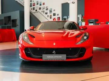 FERRARI 812 Superfast Rosso70Anni JBL Lift Apple-Carplay
