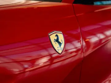 FERRARI 812 Superfast Rosso70Anni JBL Lift Apple-Carplay