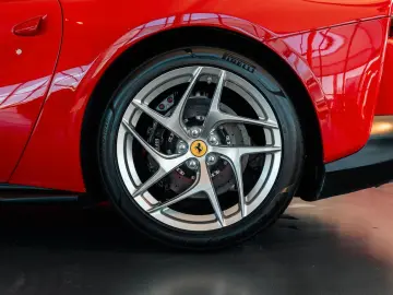 FERRARI 812 Superfast Rosso70Anni JBL Lift Apple-Carplay