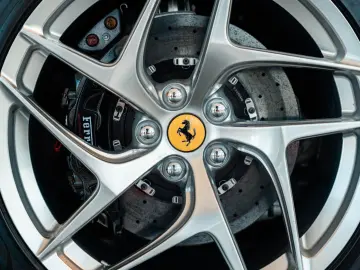 FERRARI 812 Superfast Rosso70Anni JBL Lift Apple-Carplay