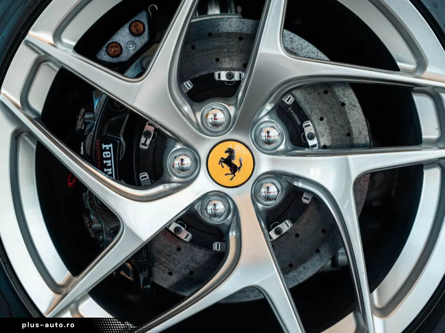 FERRARI 812 Superfast Rosso70Anni JBL Lift Apple-Carplay