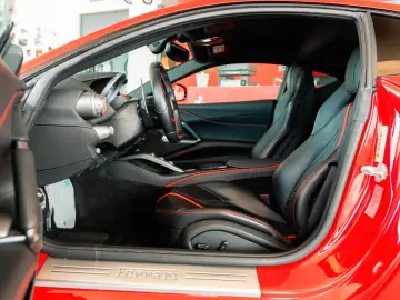 FERRARI 812 Superfast Rosso70Anni JBL Lift Apple-Carplay