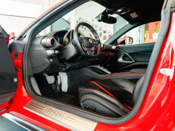 FERRARI 812 Superfast Rosso70Anni JBL Lift Apple-Carplay