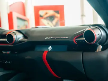 FERRARI 812 Superfast Rosso70Anni JBL Lift Apple-Carplay