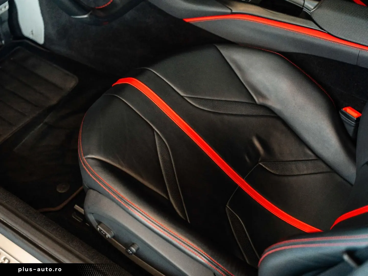 FERRARI 812 Superfast Rosso70Anni JBL Lift Apple-Carplay